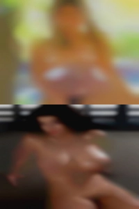 Interested in sex club toy play.